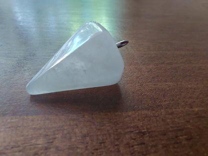 Geometric Quartz Pendulum